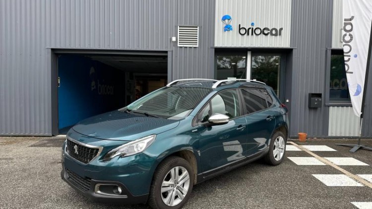 PEUGEOT 2008 1.2 PureTech 82ch Style Emerald Crystal
