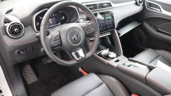 MG ZS AUTONOMIE STANDARD 51KWH - 130 KW 2WD LUXURY neuve 15km révisée et livrable partout en France