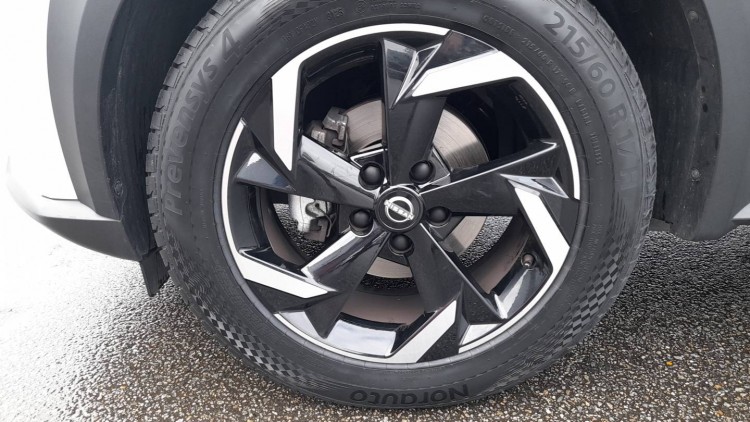 NISSAN Juke F16A SHADOW DIG-T 114 Rouge