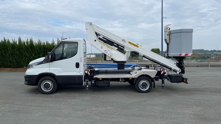 IVECO Daily Fg VUL DAILY 35S14H 3750 2.3 136ch Nacelle Smart P170 TXE E Blanc