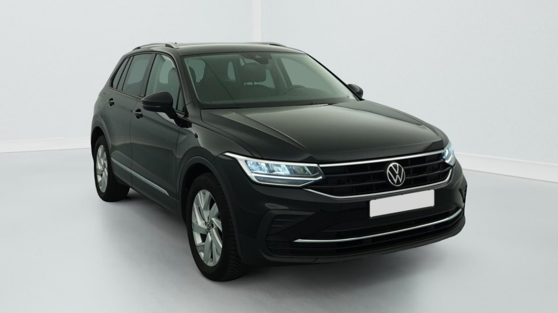 VOLKSWAGEN Tiguan 1.5 TSI 150CH BVM6 ACTIVE Noir Intense