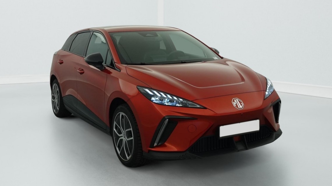 MG MG4 ELECTRIC 64KWH - 150 KW 2WD LUXURY Diamond Red