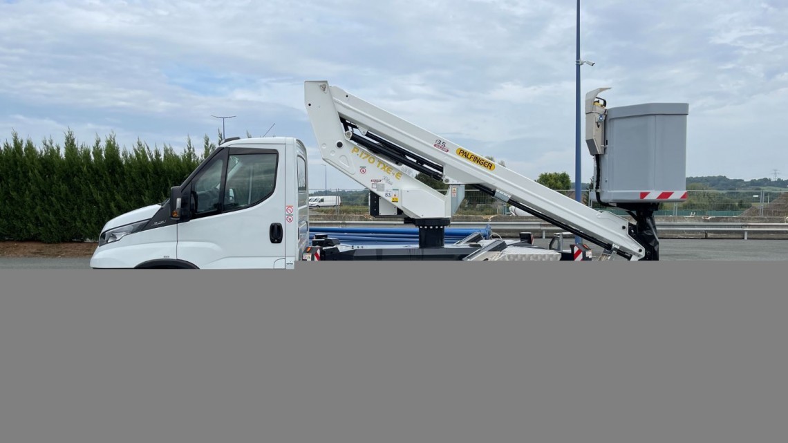IVECO Daily Fg VUL DAILY 35S14H 3750 2.3 136ch Nacelle Smart P170 TXE E Blanc