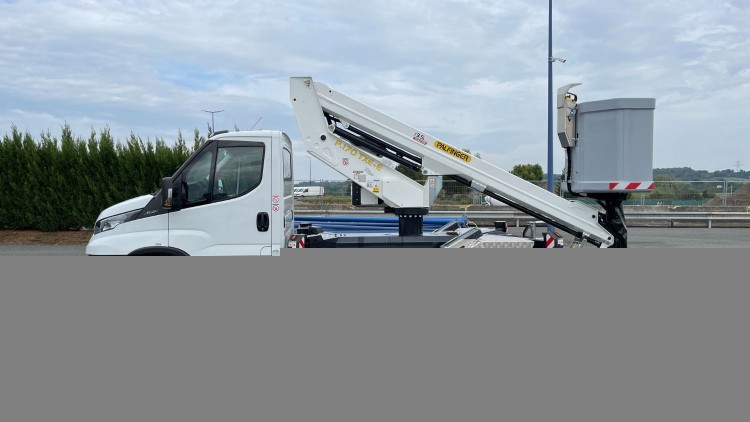 IVECO Daily Fg VUL DAILY 35S14H 3750 2.3 136ch Nacelle Smart P170 TXE E Blanc