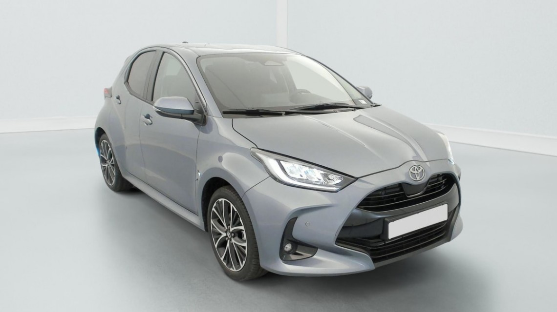 TOYOTA Yaris 116h Design Gris Célestine