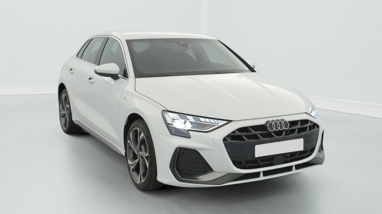 AUDI A3 Sportback TFSI e Hybride rechargeable 204 S tronic 6 S line Blanc Glacier
