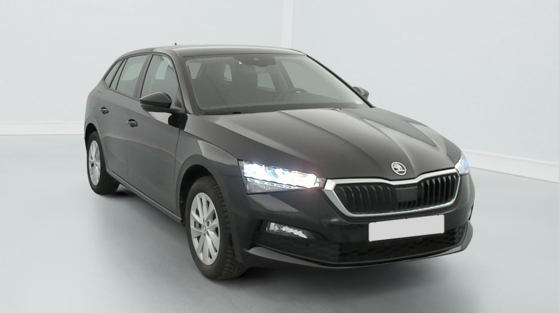 SKODA Scala 1.0 TSI Evo 110 ch DSG7 Business Noir Magic Nacré