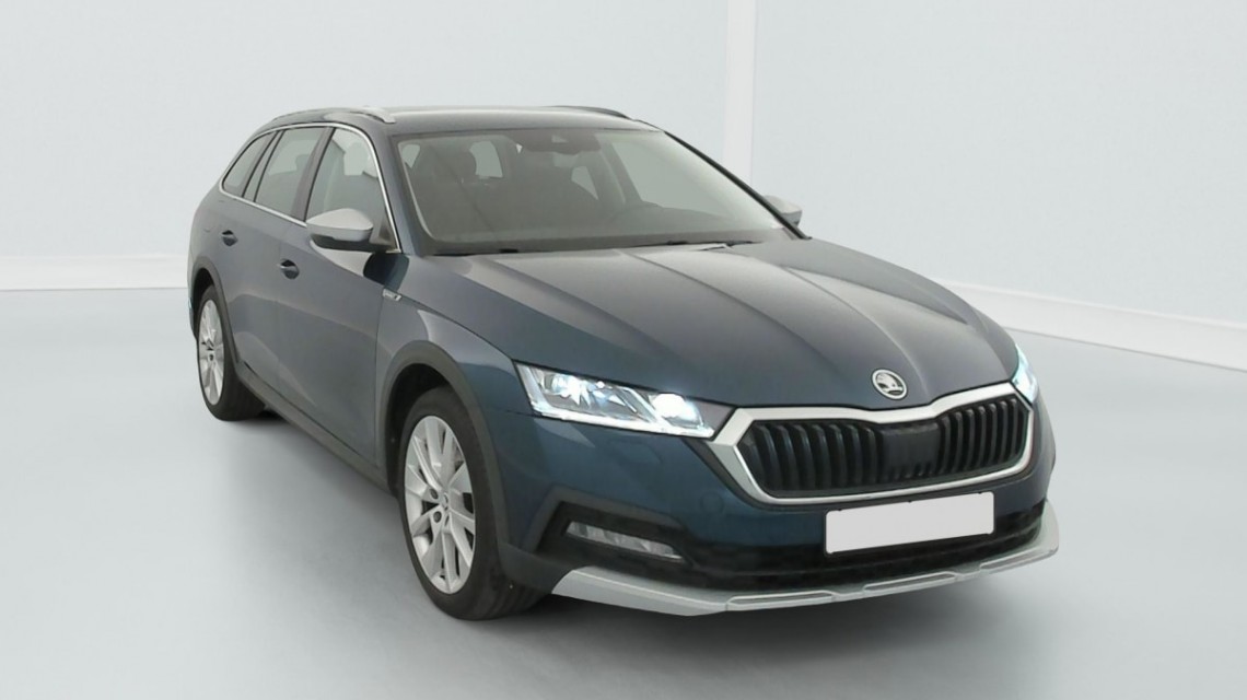 SKODA Octavia Combi 2.0 TDI 150 CH DSG7 4X4 SCOUT Bleu Lave