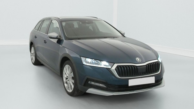 SKODA Octavia Combi 2.0 TDI 150 CH DSG7 4X4 SCOUT Bleu Lave